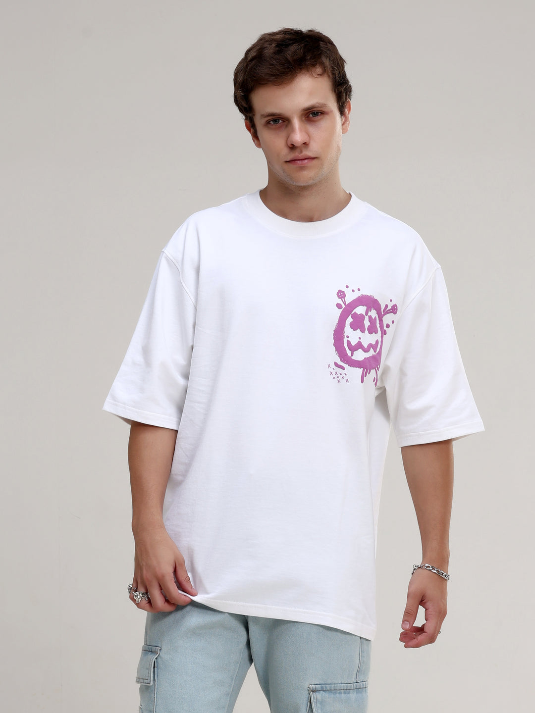 WHITE GRAFFITI SMILEY OVERSIZED T-SHIRT