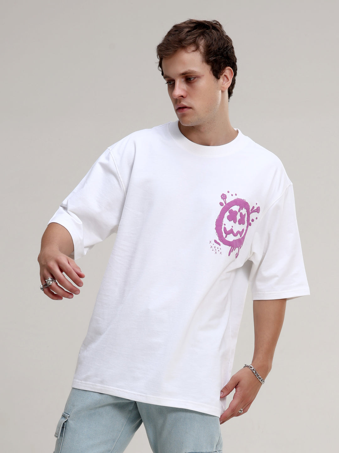 WHITE GRAFFITI SMILEY OVERSIZED T-SHIRT