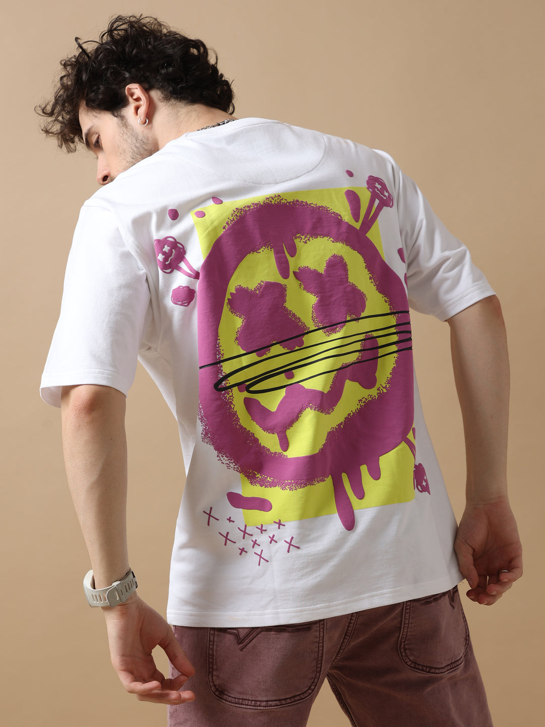 VUDUWHITE GRAFFITI SMILEY OVERSIZED T-SHIRTOversized Fit