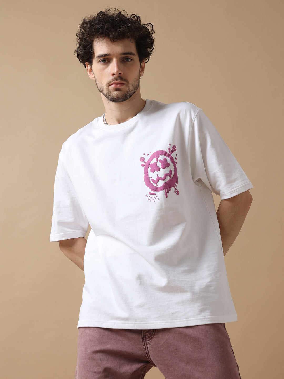 VUDUWHITE GRAFFITI SMILEY OVERSIZED T-SHIRTOversized Fit